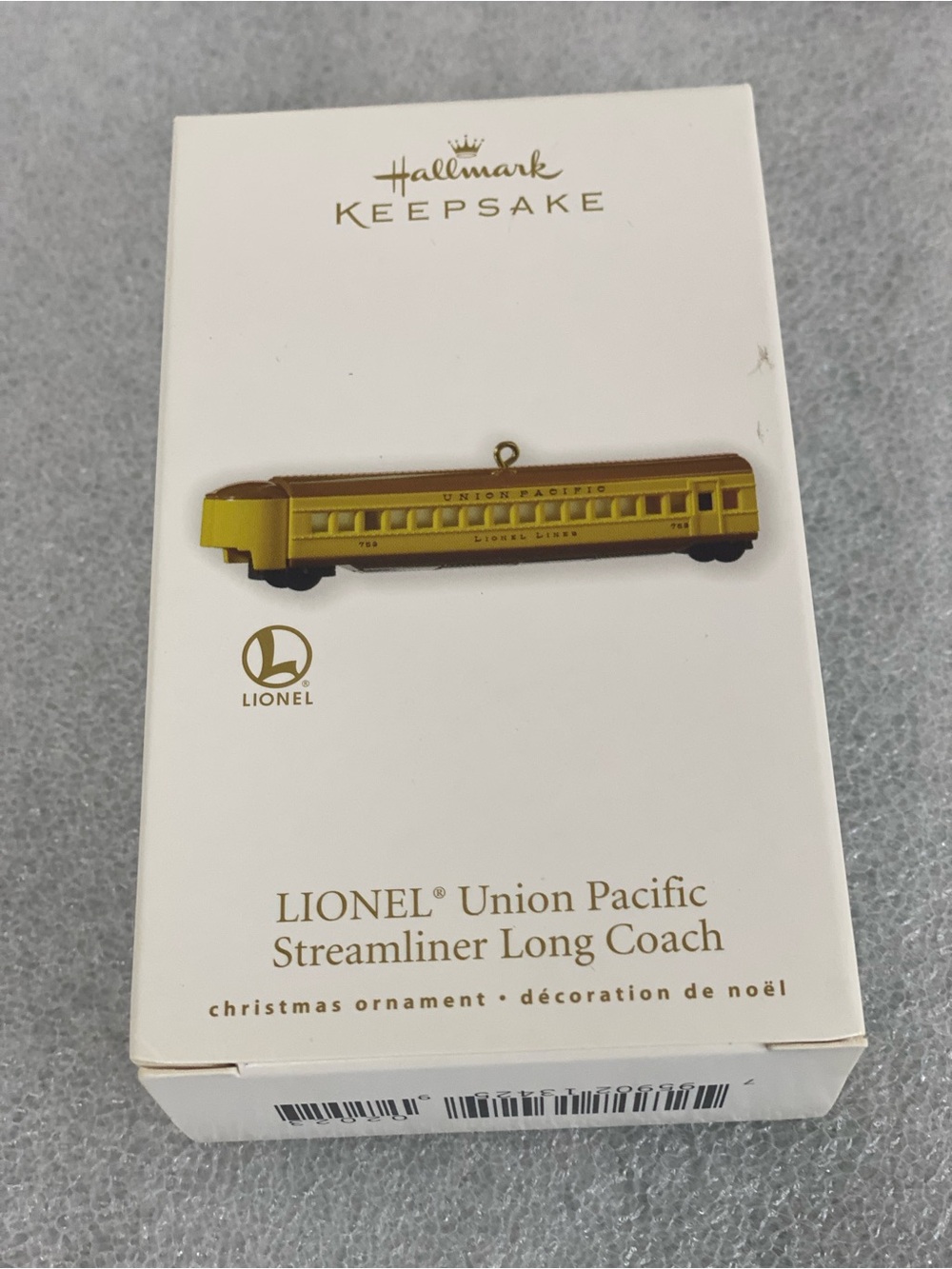 Hallmark Keepsake Lionel Union Pacific Streamliner Long Coach Ornament 2010